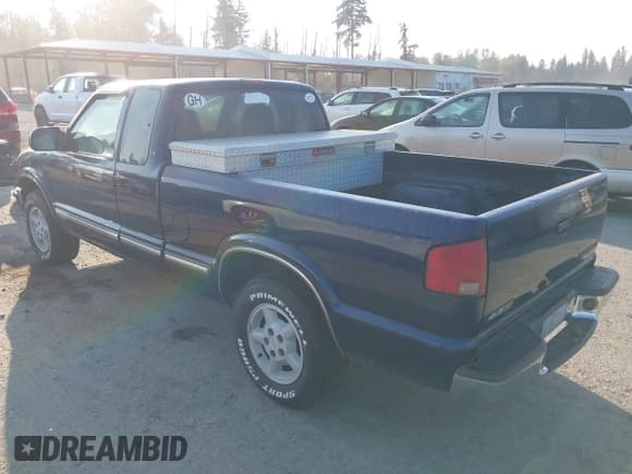 ✅ 2001 Chevrolet S-10 LS • VIN: 1GCDT19W818112747 • Лот: 43305541. Опубликован ранее на IAAI с пробегом 139 684 миль. Бесплатный доступ к архиву аукционных продаж из США и подробный отчёт об истории автомобиля на DreamBid. Изображение 3.