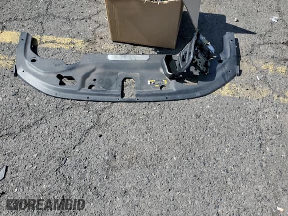 ✅ 2024 Jeep Wagoneer • VIN: 1C4SJVAP6RS114536 • Lot: 64480135. Wystawiony na Copart z przebiegiem 28 384 mil. Bezpłatny archiwum sprzedaży aukcyjnych z USA i szczegółowy raport historii pojazdu na DreamBid. Zdjęcie 13.