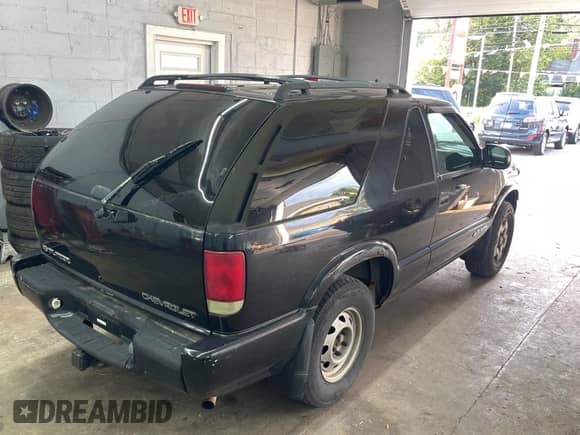 2003 Chevrolet Blazer LS z VIN 1GNCT18X83K175026, wystawiony jako Copart lot #69479335 z przebiegiem 200 297 mil mil oraz Czysty tytuł • Clean title. Historia ofert i sprzedaży dostępna na DreamBid. Obrazek 4.