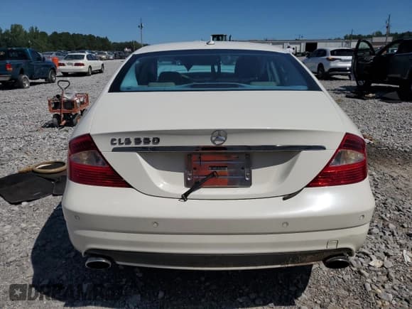 ✅ 2008 Mercedes-Benz CLS 550 • VIN: WDDDJ72X18A123190 • Лот: 70184315. Опубликован ранее на Copart с пробегом 179 423 миль. Бесплатный доступ к архиву аукционных продаж из США и подробный отчёт об истории автомобиля на DreamBid. Изображение 6.