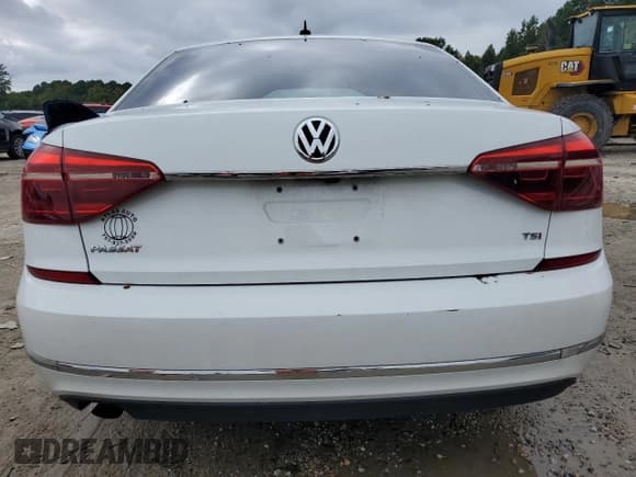 ✅ 2017 Volkswagen Passat S • VIN: 1VWAT7A36HC071773 • Лот: 81124865. Опубликован ранее на Copart с пробегом 151 137 миль. Бесплатный доступ к архиву аукционных продаж из США и подробный отчёт об истории автомобиля на DreamBid. Изображение 6.