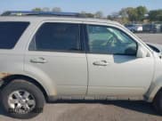 ✅ 2009 Ford Escape Limited • VIN: 1FMCU94G99KB00902 • Lot: 43276960. Wystawiony na IAAI z przebiegiem 138 567 mil. Bezpłatny archiwum sprzedaży aukcyjnych z USA i szczegółowy raport historii pojazdu na DreamBid. Zdjęcie 13.