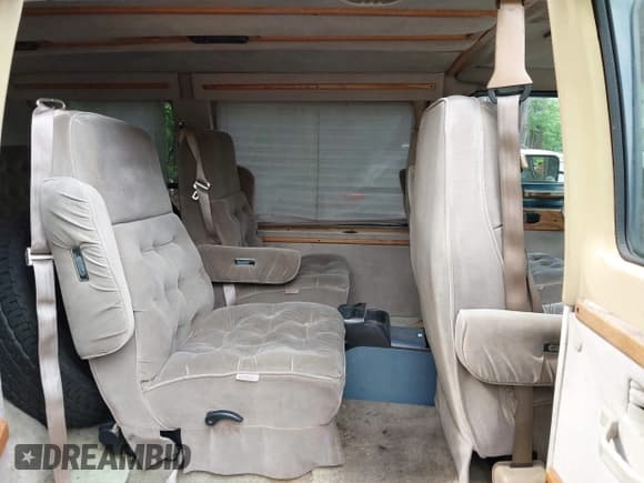 ✅ 1997 Dodge Cargo • VIN: 2B6HB21X2VK527794 • Lot: 42207096. Listed on IAAI with 176,092 mi. Free auction sales archive from the USA and detailed vehicle history report at DreamBid. Image 8.