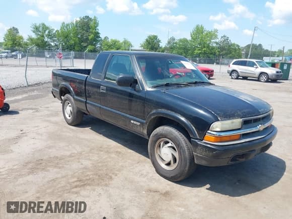 ✅ 2003 Chevrolet S-10 LS • VIN: 1GCDT19X038232117 • Лот: 42218171. Опубликован ранее на IAAI с пробегом 215 607 миль. Бесплатный доступ к архиву аукционных продаж из США и подробный отчёт об истории автомобиля на DreamBid. Изображение 1.