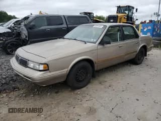 ✅ 1996 Oldsmobile Cutlass Ciera 1SA VX5 • VIN: 1G3AJ55MXT6358881 • Lot: 69591685. Wystawiony na Copart z przebiegiem 178 190 mil. Bezpłatny archiwum sprzedaży aukcyjnych z USA i szczegółowy raport historii pojazdu na DreamBid. Zdjęcie 1.
