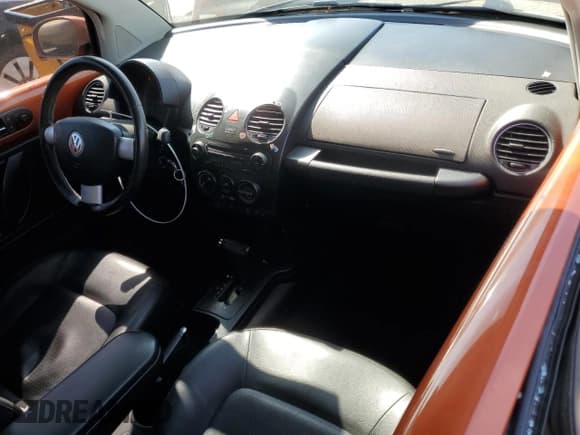 ✅ 2010 Volkswagen Beetle • VIN: 3VWRG3AG6AM023925 • Лот: 80891905. Опубликован ранее на Copart с пробегом 116 729 миль. Бесплатный доступ к архиву аукционных продаж из США и подробный отчёт об истории автомобиля на DreamBid. Изображение 8.