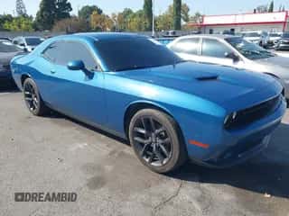 2020 Dodge Challenger SXT z VIN 2C3CDZAG8LH215289, wystawiony jako IAAI lot #43371590 z przebiegiem 102 952 mil mil oraz . Historia ofert i sprzedaży dostępna na DreamBid. Obrazek 1.