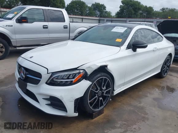 ✅ 2019 Mercedes-Benz C 300 • VIN: WDDWJ8DB0KF784235 • Lot: 42675927. Wystawiony na IAAI z przebiegiem 79 652 mil. Bezpłatny archiwum sprzedaży aukcyjnych z USA i szczegółowy raport historii pojazdu na DreamBid. Zdjęcie 2.