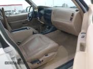 ✅ 1997 Ford Explorer XLT • VIN: 1FMDU32PXVUD36915 • Lot: 41421762. Wystawiony na IAAI z przebiegiem 109 168 mil. Bezpłatny archiwum sprzedaży aukcyjnych z USA i szczegółowy raport historii pojazdu na DreamBid. Zdjęcie 5.