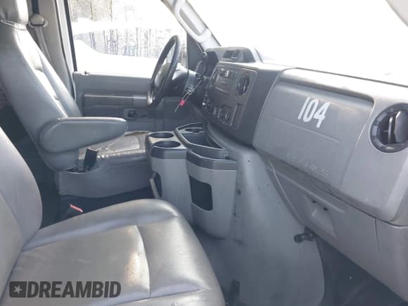 ✅ 2010 Ford Econoline Passenger XL • VIN: 1FBSS3BLXADA00601 • Лот: 42957799. Опубликован ранее на IAAI с пробегом 130 379 миль. Бесплатный доступ к архиву аукционных продаж из США и подробный отчёт об истории автомобиля на DreamBid. Изображение 5.