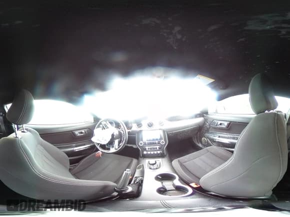 ✅ 2020 Ford Mustang GT • VIN: 1FA6P8CF7L5145196 • Lot: 86704775. Wystawiony na Copart z przebiegiem 19 205 mil. Bezpłatny archiwum sprzedaży aukcyjnych z USA i szczegółowy raport historii pojazdu na DreamBid. Zdjęcie 14.