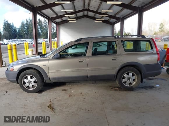 ✅ 2003 Volvo V70 XC70 • VIN: YV1SZ59H031107014 • Lot: 41550439. Listed on IAAI with Not provided. Free auction sales archive from the USA and detailed vehicle history report at DreamBid. Image 14.