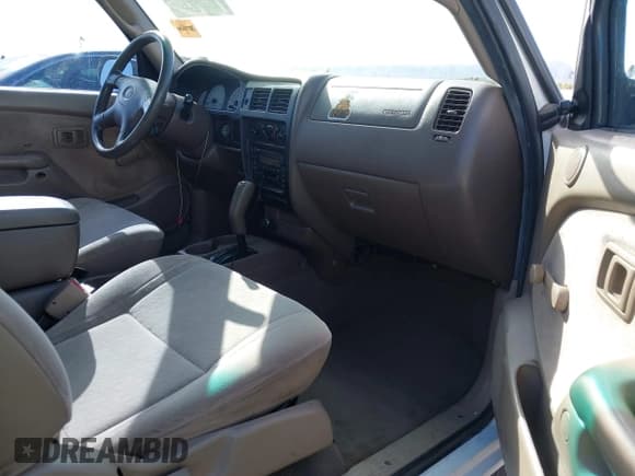 ✅ 2002 Toyota Tacoma PreRunner • VIN: 5TESM92N32Z883802 • Lot: 41949270. Wystawiony na IAAI z przebiegiem 219 690 mil. Bezpłatny archiwum sprzedaży aukcyjnych z USA i szczegółowy raport historii pojazdu na DreamBid. Zdjęcie 5.