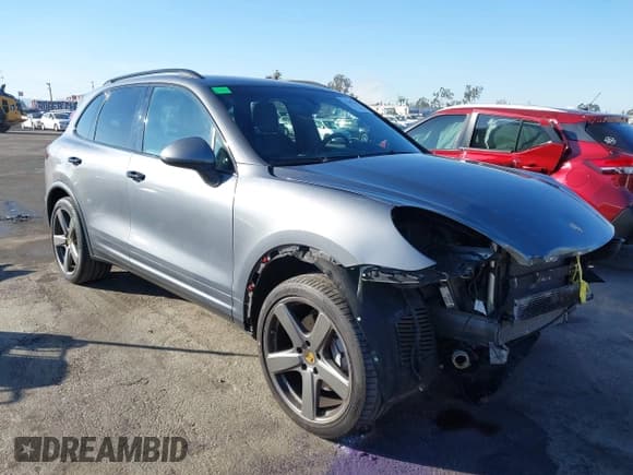 ✅ 2018 Porsche Cayenne S • VIN: WP1AB2A28JLA60472 • Lot: 41291293. Wystawiony na IAAI z przebiegiem 48 260 mil. Bezpłatny archiwum sprzedaży aukcyjnych z USA i szczegółowy raport historii pojazdu na DreamBid. Zdjęcie 1.