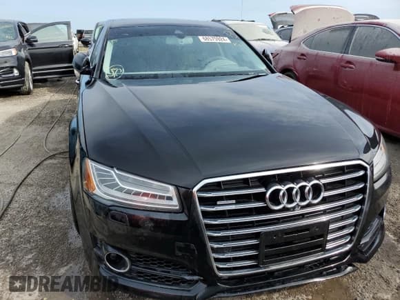 ✅ 2018 Audi A8 • VIN: WAU44AFD0JN000782 • Лот: 68575924. Опубликован ранее на Copart с пробегом 99 098 миль. Бесплатный доступ к архиву аукционных продаж из США и подробный отчёт об истории автомобиля на DreamBid. Изображение 5.