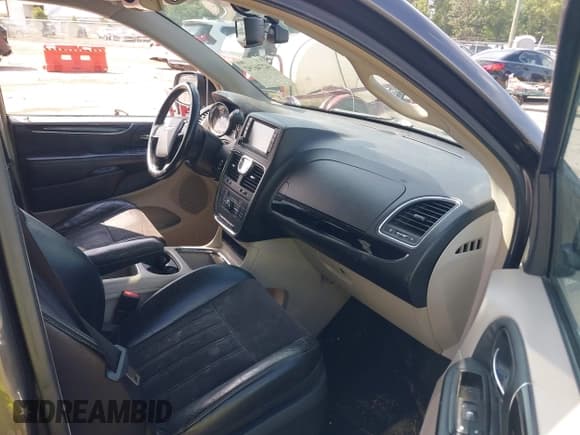 ✅ 2014 Chrysler Town & Country Touring L • VIN: 2C4RC1CGXER192747 • Lot: 42746192. Wystawiony na IAAI z przebiegiem 146 930 mil. Bezpłatny archiwum sprzedaży aukcyjnych z USA i szczegółowy raport historii pojazdu na DreamBid. Zdjęcie 5.