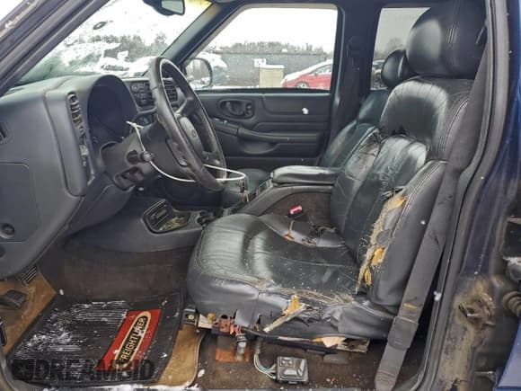 ✅ 1999 Chevrolet Blazer LS • VIN: 1GNDT13W2X2250313 • Lot: 95265575. Listed on Copart with 286,972 mi. Free auction sales archive from the USA and detailed vehicle history report at DreamBid. Image 7.