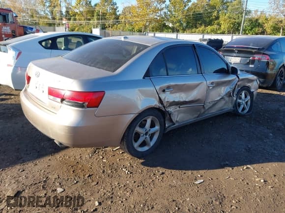 ✅ 2007 Hyundai Sonata SE • VIN: 5NPEU46F97H246670 • Lot: 43514369. Wystawiony na IAAI z przebiegiem 311 759 mil. Bezpłatny archiwum sprzedaży aukcyjnych z USA i szczegółowy raport historii pojazdu na DreamBid. Zdjęcie 4.
