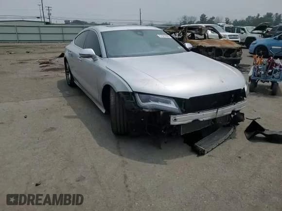 ✅ 2015 Audi RS 7 • VIN: WAUW2CFC5FN013049 • Lot: 57957093. Wystawiony na Copart z przebiegiem 95 826 mil. Bezpłatny archiwum sprzedaży aukcyjnych z USA i szczegółowy raport historii pojazdu na DreamBid. Zdjęcie 11.