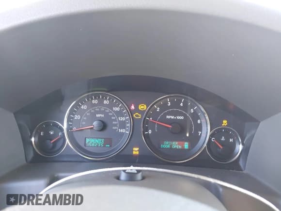 ✅ 2006 Jeep Commander • VIN: 1J8HG48KX6C195357 • Lot: 41525843. Wystawiony na IAAI z przebiegiem 158 235 mil. Bezpłatny archiwum sprzedaży aukcyjnych z USA i szczegółowy raport historii pojazdu na DreamBid. Zdjęcie 7.