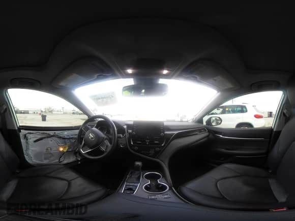 2022 Toyota Camry XLE z VIN 4T1F11AK6NU044951, wystawiony jako IAAI lot #42666463 z przebiegiem 37 559 mil mil oraz . Historia ofert i sprzedaży dostępna na DreamBid. Obrazek 19.