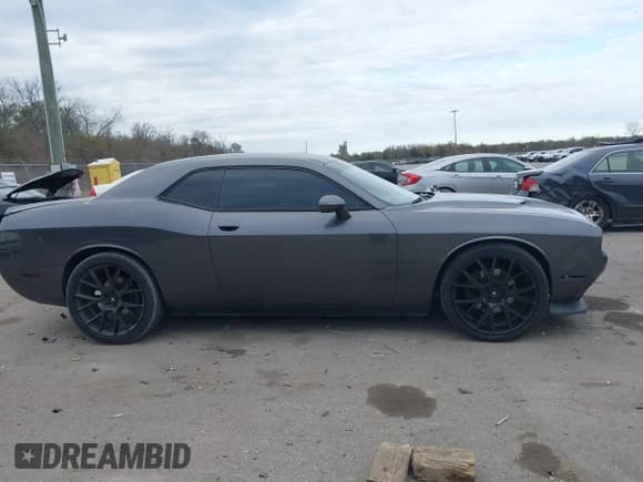 ✅ 2013 Dodge Challenger R/T • VIN: 2C3CDYBTXDH562338 • Lot: 41377124. Wystawiony na IAAI z przebiegiem 137 871 mil. Bezpłatny archiwum sprzedaży aukcyjnych z USA i szczegółowy raport historii pojazdu na DreamBid. Zdjęcie 13.