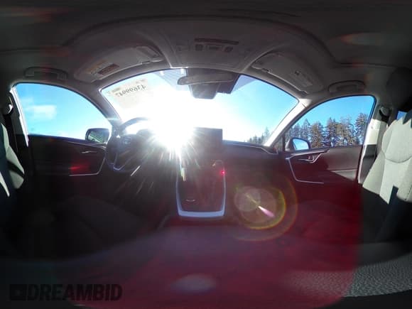 ✅ 2022 Toyota RAV4 Hybrid XLE • VIN: 4T3RWRFVXNU051599 • Lot: 43699947. Wystawiony na IAAI z przebiegiem 43 533 mil. Bezpłatny archiwum sprzedaży aukcyjnych z USA i szczegółowy raport historii pojazdu na DreamBid. Zdjęcie 18.