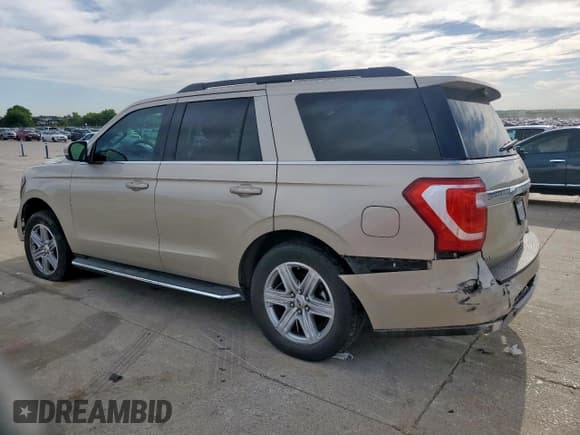 ✅ 2018 Ford Expedition XLT • VIN: 1FMJU1HT6JEA70762 • Lot: 57951055. Wystawiony na Copart z przebiegiem 120 233 mil. Bezpłatny archiwum sprzedaży aukcyjnych z USA i szczegółowy raport historii pojazdu na DreamBid. Zdjęcie 2.