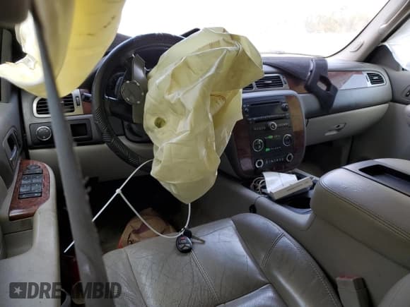 ✅ 2007 Chevrolet Suburban LT • VIN: 3GNFC16J97G197920 • Lot: 77776794. Wystawiony na Copart z przebiegiem Nie podano. Bezpłatny archiwum sprzedaży aukcyjnych z USA i szczegółowy raport historii pojazdu na DreamBid. Zdjęcie 8.