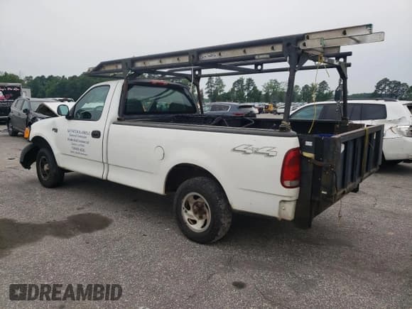 ✅ 2004 Ford F-150 XL • VIN: 2FTRF18244CA43689 • Lot: 57399855. Wystawiony na Copart z przebiegiem 152 772 mil. Bezpłatny archiwum sprzedaży aukcyjnych z USA i szczegółowy raport historii pojazdu na DreamBid. Zdjęcie 2.