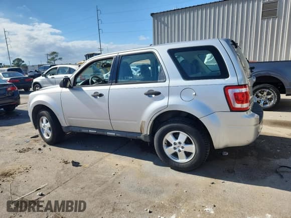 ✅ 2012 Ford Escape XLS • VIN: 1FMCU0C73CKA62765 • Lot: 91061745. Wystawiony na Copart z przebiegiem 102 825 mil. Bezpłatny archiwum sprzedaży aukcyjnych z USA i szczegółowy raport historii pojazdu na DreamBid. Zdjęcie 2.