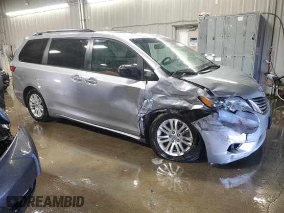 ✅ 2017 Toyota Sienna XLE • VIN: 5TDYZ3DC9HS881966 • Lot: 91714485. Wystawiony na Copart z przebiegiem 47 634 mil. Bezpłatny archiwum sprzedaży aukcyjnych z USA i szczegółowy raport historii pojazdu na DreamBid. Zdjęcie 4.