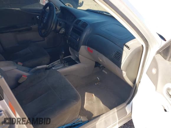 ✅ 2001 Mazda Protege LX • VIN: JM1BJ226910401437 • Lot: 43548017. Wystawiony na IAAI z przebiegiem 236 866 mil. Bezpłatny archiwum sprzedaży aukcyjnych z USA i szczegółowy raport historii pojazdu na DreamBid. Zdjęcie 5.