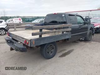 ✅ 2004 Chevrolet Silverado 1500 LS • VIN: 2GCEK19V141245730 • Lot: 43512584. Wystawiony na IAAI z przebiegiem 139 809 mil. Bezpłatny archiwum sprzedaży aukcyjnych z USA i szczegółowy raport historii pojazdu na DreamBid. Zdjęcie 4.