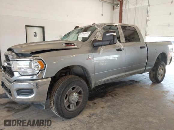 ✅ 2024 Ram 2500 Tradesman • VIN: 3C6UR5CL5RG234130 • Lot: 43016030. Wystawiony na IAAI z przebiegiem 27 363 mil. Bezpłatny archiwum sprzedaży aukcyjnych z USA i szczegółowy raport historii pojazdu na DreamBid. Zdjęcie 2.