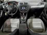 ✅ 2013 Volkswagen Jetta Hybrid • VIN: 3VW637AJXDM297084 • Lot: 93389015. Wystawiony na Copart z przebiegiem 93 786 mil. Bezpłatny archiwum sprzedaży aukcyjnych z USA i szczegółowy raport historii pojazdu na DreamBid. Zdjęcie 8.