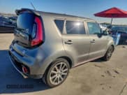 ✅ 2019 Kia Soul + • VIN: KNDJX3AA6K7011023 • Лот: 95246265. Опубликован ранее на Copart с пробегом 95 951 миль. Бесплатный доступ к архиву аукционных продаж из США и подробный отчёт об истории автомобиля на DreamBid. Изображение 3.
