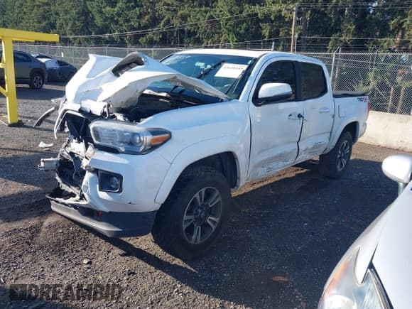 ✅ 2017 Toyota Tacoma TRD Sport • VIN: 3TMCZ5AN5HM101876 • Lot: 43658145. Wystawiony na IAAI z przebiegiem 121 578 mil. Bezpłatny archiwum sprzedaży aukcyjnych z USA i szczegółowy raport historii pojazdu na DreamBid. Zdjęcie 2.