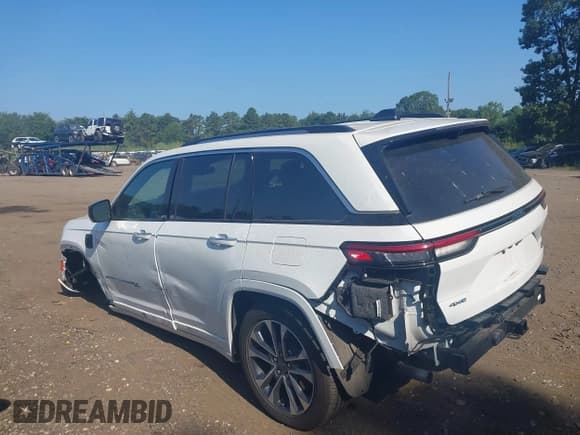 ✅ 2023 Jeep Grand Cherokee Overland • VIN: 1C4RJYD63P8880138 • Lot: 42955360. Listed on IAAI with 15,112 mi. Free auction sales archive from the USA and detailed vehicle history report at DreamBid. Image 14.