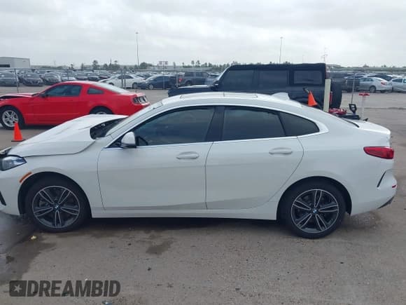 ✅ 2021 BMW 2 Series 228i • VIN: WBA53AK06M7J27877 • Lot: 41956951. Wystawiony na IAAI z przebiegiem 37 321 mil. Bezpłatny archiwum sprzedaży aukcyjnych z USA i szczegółowy raport historii pojazdu na DreamBid. Zdjęcie 15.