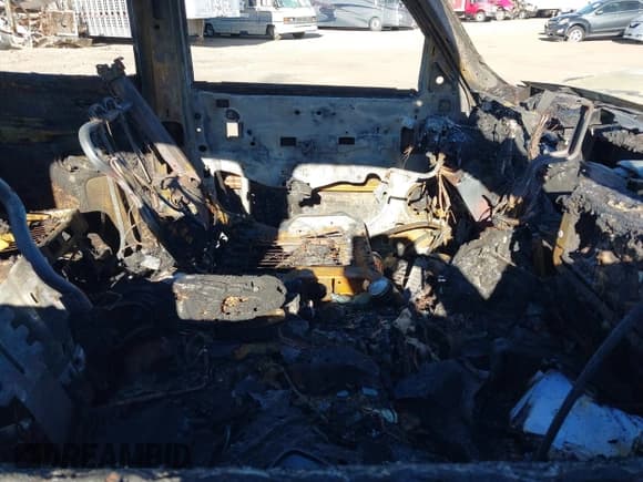 ✅ 2004 Chevrolet Suburban LS • VIN: 3GNEC16Z24G318784 • Лот: 41205407. Опубликован ранее на IAAI с пробегом Не указан. Бесплатный доступ к архиву аукционных продаж из США и подробный отчёт об истории автомобиля на DreamBid. Изображение 5.