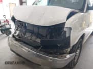 ✅ 2015 GMC Savana Cargo • VIN: 1GTW7FCF1F1907626 • Lot: 42584311. Wystawiony na IAAI z przebiegiem 237 505 mil. Bezpłatny archiwum sprzedaży aukcyjnych z USA i szczegółowy raport historii pojazdu na DreamBid. Zdjęcie 6.