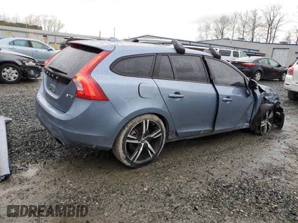 ✅ 2017 Volvo V60 T5 Drive-E • VIN: YV140MEJ0H1352909 • Лот: 50656645. Опубликован ранее на Copart с пробегом 128 380 миль. Бесплатный доступ к архиву аукционных продаж из США и подробный отчёт об истории автомобиля на DreamBid. Изображение 3.