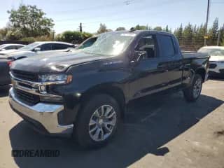 2020 Chevrolet Silverado 1500 LT z VIN 1GCRWCED5LZ156392, wystawiony jako Copart lot #70713285 z przebiegiem 76 932 mil mil oraz Szkoda całkowita • Salvage title. Historia ofert i sprzedaży dostępna na DreamBid. Obrazek 1.