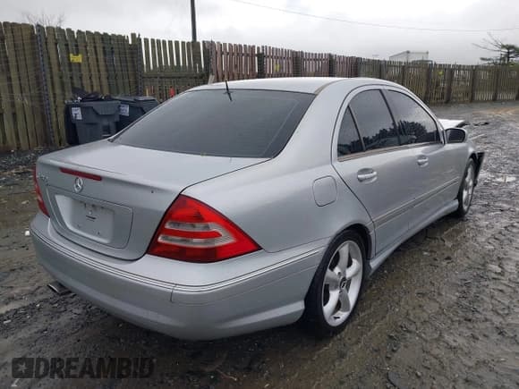 ✅ 2006 Mercedes-Benz C 230 Sport • VIN: WDBRF52H96A851995 • Lot: 41985231. Listed on IAAI with 159,658 mi. Free auction sales archive from the USA and detailed vehicle history report at DreamBid. Image 4.