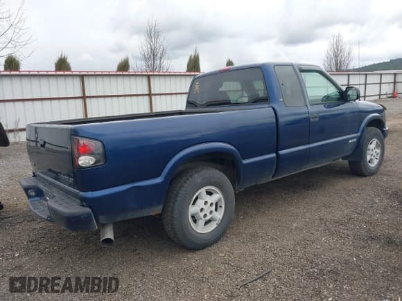 ✅ 2001 Chevrolet S-10 LS • VIN: 1GCDT19W418141534 • Лот: 41856050. Опубликован ранее на IAAI с пробегом 236 862 миль. Бесплатный доступ к архиву аукционных продаж из США и подробный отчёт об истории автомобиля на DreamBid. Изображение 4.
