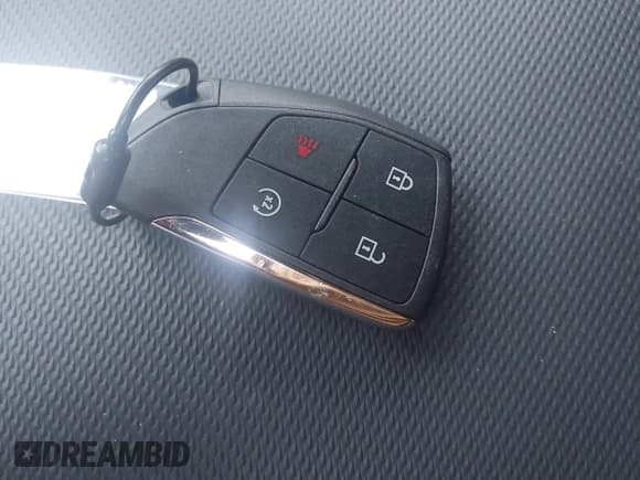 ✅ 2026 Chevrolet Equinox FWD LT • VIN: 3GNAXHEG7TL266912 • Lot: 43770234. Wystawiony na IAAI z przebiegiem 5 379 mil. Bezpłatny archiwum sprzedaży aukcyjnych z USA i szczegółowy raport historii pojazdu na DreamBid. Zdjęcie 11.