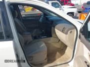 ✅ 2008 Kia Sorento LX • VIN: KNDJD735185761031 • Lot: 43781669. Wystawiony na IAAI z przebiegiem 240 488 mil. Bezpłatny archiwum sprzedaży aukcyjnych z USA i szczegółowy raport historii pojazdu na DreamBid. Zdjęcie 5.