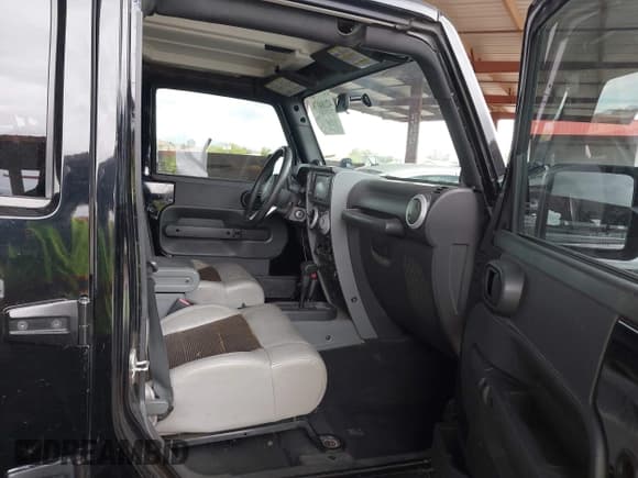 ✅ 2008 Jeep Wrangler Unlimited Sahara • VIN: 1J8GA59128L542384 • Lot: 42184176. Listed on IAAI with 152,768 mi. Free auction sales archive from the USA and detailed vehicle history report at DreamBid. Image 5.