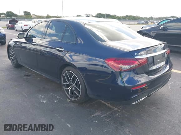 ✅ 2022 Mercedes-Benz E 350 • VIN: W1KZF8DB7NB090992 • Lot: 43478857. Listed on IAAI with 6,986 mi. Free auction sales archive from the USA and detailed vehicle history report at DreamBid. Image 3.